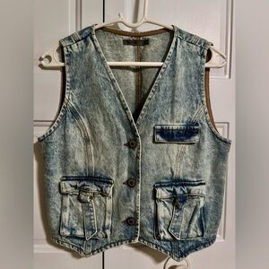 Vintage-Style Light Blue Denim Vest - Women